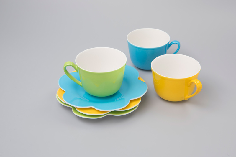 Tasses et soucoupes «Wonderful World» en porcelaine de Villeroy & Boch, vers 2005 Tasses et soucoupes «Wonderful World» en porcelaine de Villeroy & Boch, vers 2005